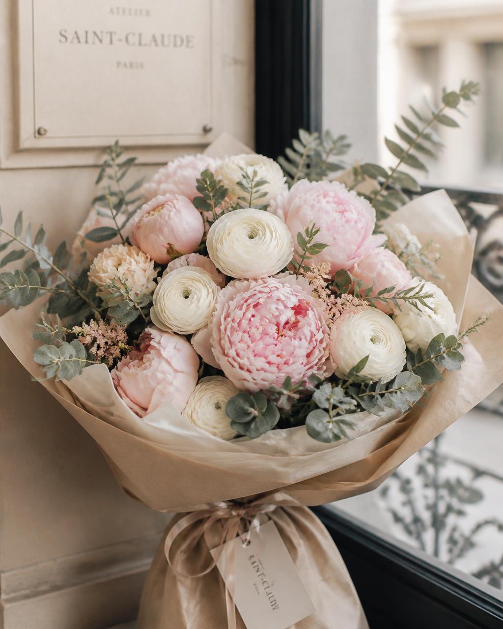 Pivoines Pastel — bouquet de pivoines et renoncules